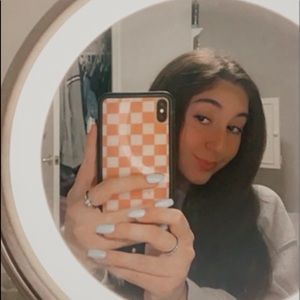 Meet your Posher, Briana